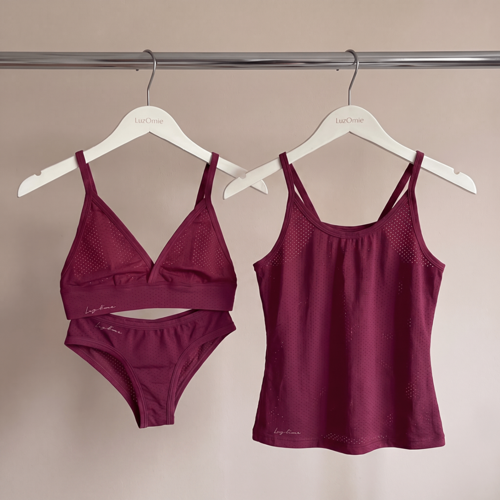 Set Trilogía Íntima en vinotinto: top, panti y blusa